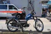 Das 15-jährige Mädchen war mit einem Töffli auf der Wattwiler Rickenstrasse unterwegs. (Bild: Kapo)