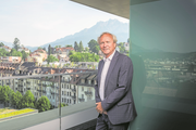 Der neue Regierungspräsident Paul Winiker auf der Terrasse des Polizeigebäudes an der Kasimir-Pfyffer-Strasse in Luzern. (Bild: Dominik Wunderli, 25. Juni 2019)