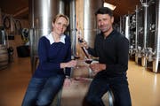 Karin und Roland Lenz von Weingut Lenz Iselisberg. (Bild: Nana do Carmo)
