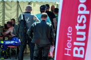 Anstehen fürs Blutspenden. (Bild: PD)