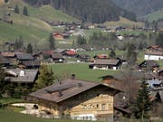Im Nobelort Gstaad im Berner Oberland leben mehrere Pauschalbesteuerte und Prominente. (Bild: KEYSTONE/AP/LAURENT CIPRIANI)