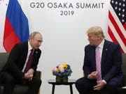 Der russische Staatschef Putin und US-Präsident Trump scherzten am Rande des G20-Gipfels in Osaka über Wahlmanipulationen und «Fake News». (Bild: KEYSTONE/EPA SPUTNIK POOL/MICHAEL KLIMENTYEV/SPUTNIK/KREMLIN POO)