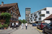 Vom historischen Haus Allmendstrasse 5 bis zum Kreisel vor dem Uptown wird die Begegnungszone in einem ersten Schritt eingeführt. Der Stadtrat beabsichtigt, sie dereinst bis an die Chamerstrasse auszuweiten. (Bild: Patrick Hürlimann, Zug, 28. Juni 2019)