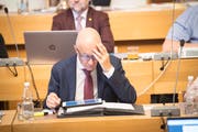 Die Zahlen der kommenden Jahre bereiten dem Stadtsanktgaller Finanzminister Thomas Scheitlin Kopfzerbrechen: Der Stadtrat prüft daher, wo er sparen und mehr einnehmen kann. Zu kompensieren sind rund 30 Millionen Franken. (Bild: Ralph Ribi - Waaghaus, 30. Oktober 2018)