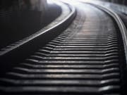 Bahnschienen sind zwar auf heisse Tage ausgelegt, aber bei extremer Hitze wie am Donnerstag kann es zu Verwerfungen kommen, heisst es bei den SBB. (Bild: KEYSTONE/URS FLUEELER)