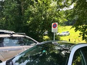 Zuparkiert: die für Kleinbusse von Gruppen (Schulen) reservierten Plätze.