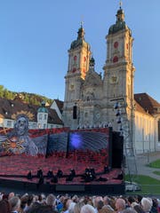 Premiere der Verdi-Oper «Il trovatore» vor der Kulisse des St.Galler Stiftsbezirks. (Bild: Daniel Wirth - 28. Juni 2019)