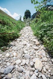 Eine Folge des Klimawandels: ausgetrocknete Flussbette. (Bild: Urs Flüeler/Keystone)