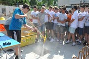 Für einmal durften die Schülerinnen und Schüler auf die Baustelle. (Bild: Sabine Camedda)