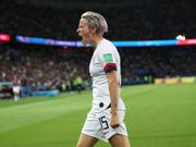 Megan Rapinoe schiesst die Amerikanerinnen mit zwei Toren in den Halbfinal (Bild: KEYSTONE/AP/FRANCISCO SECO)