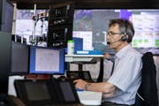 Im Situation Room der Hitzewelle: Meteorologe Roland Mühlebach (Bild: Severin Bigler)