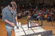 Grosses Publikumsinteresse: Die Studenten der NTB-Systemtechnik präsentierten ihre Projekte. (Bild: PD)