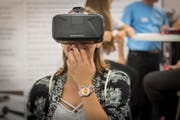 Um Virtual Reality, die virtuelle Realität, zu erleben, muss man eine spezielle Brille tragen. (Bild: Benjamin Manser)