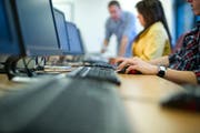 Auch Computerkurse will der Kanton Luzern anbieten. (Bild: Getty)