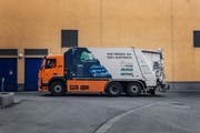 Zwei elektrisch betriebene Kehrichtwagen – im Bild der gleiche Typ im Einsatz in der Stadt Thun – werden ab dem kommenden Jahr in Obwalden den Abfall einsammeln. (Bild: PD)