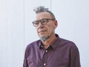Der Berner Schriftsteller Tom Kummer hat sich an den 43. Tagen der deutschsprachigen Literatur wacker geschlagen: Sein Text wurde trotz 90er-Jahre-Ästhetik und sehr viel Pathos hauptsächlich positiv aufgenommen. (ORF/ORF K/Johannes Puch) (Bild: ORF/ORF K/Johannes Puch)