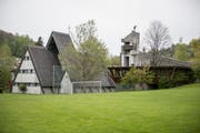 Die Kirchen im Riethüsli: links die katholische, rechts die evangelisch-reformierte. (Bild: Adriana Ortiz Cardozo - 8. Mai 2019)