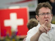 SVP-Parteichef Albert Rösti an der Delegiertenversammlung im waadtländischen Orbe. (Bild: KEYSTONE/JEAN-CHRISTOPHE BOTT)