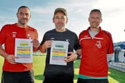Präsentieren den Pokalturnier-Spielplan 2019 (v. l.): Marco Lüchinger und Werner Baumgartner zusammen mit Turnierleiter Martin Eggenberger. (Bild: ak)