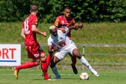 Luzerns Blessing Eleke (Mitte) gegen die Altach-Spieler Jan Zwischenbrugger und Anderson Dos Santos Gomes. (Bild: Martin Meienberger / Freshfocus, Zug, 29. Juni 2019)