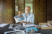 Noch heute voller Stolz auf seine Autogrammsammlung: Hobby-Astronom Christian Häfliger. (Bild: Manuela Jans-Koch, Büren, 26. Juni 2019)