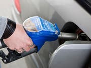 Die höheren Benzinpreise waren ein Treiber für die Teuerung im Mai. (Bild: KEYSTONE/MARTIN RUETSCHI)
