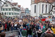 Haben die Mitwirkungsmöglichkeiten, die das städtische Partizipationsreglement bieten, genutzt: Die Klimajugend hat kürzlich in einem Jugendvorstoss verlangt, dass auch in der Stadt St.Gallen der Klimanotstand ausgerufen wird. (Bild: Mareycke Frehner - 2. Februar 2019)
