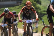 Fabio Püntener (Startnummer 26) erkämpfte sich bei den Männern den 13. Platz. (Bild: Urs Hanhart, Andermatt, 30. Juni 2019)