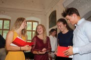 Die vier Besten Maturanden an der Sportmittelschule (von links): Giulia Tanno (Lenzerheide), Vivianne Härri (Giswil), Laura Bütler (Engelberg) und Elias Ott (Sattel). (Bild: Marion Wannemacher, Engelberg, 29. Juni 2019)