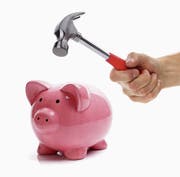 Einnahmeausfälle durch die Steuerreform und steigende Ausgaben durch eine Zunahme bei den Investitionen: Die Stadt Wil steht in den nächsten Jahren vor finanziellen Herausforderungen. (Bild: Brian Jackson / Fotolia)
