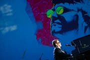 Elton John blickt auch auf dunkle Kapitel zurück: «Ich war süchtig.» (KEYSTONE/Valentin Flauraud)
