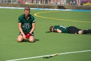 Philipp Hamm (links) und Lars Küng sind nach Spielende untröstlich. Bilder Dominik Wunderli (Luzern, 30. Juni 2019)