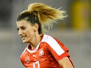 Nach der Schweizer Nationalspielerin Florijana Ismaili wird im Comersee gesucht (Bild: KEYSTONE/WALTER BIERI)