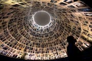 Die Gedenkstätte der Märtyrer und Helden des Staates Israel im Holocaust in Jerusalem. Bild: Sebastian Scheiner/AP (Jerusalem, 26. Januar 2014)