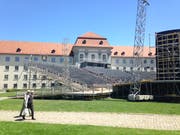Tribüne und Bühne für die diesjährigen Festspiele auf dem St.Galler Klosterplatz. (Bild: Reto Voneschen - 1. Juni 2019)