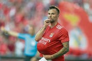 Der Surseer Haris Seferovic ist im Benfica-Dress wieder glücklich – und Vater wird er im Herbst auch noch... (Bild: Manuel de Almeida/Keystone (Lissabon, 4. Mai 2019))