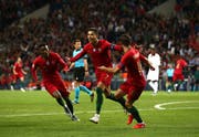 Gegen die Schweiz Matchwinner für Portugal mit drei Treffern: Cristiano Ronaldo (Mitte).Bild: Jan Kruger/Getty (Porto, 5. Juni 2019)