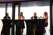 Die ehemaligen Profi-Sportler Marc Zellweger, Karin Weigelt und Denise Biellmann mit Moderator Fritz Bischoff (am Mikrofon) am Podium im Würth Haus in Rorschach. (Bild: Lisa Wickart)