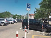 30 Minuten gratis parkieren auf dem Viehmarktplatz im Zentrum: Das soll dem ortsansässigen Gewerbe helfen. (Bild: Gianni Amstutz)