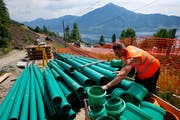 Die Bagger sind aufgefahren: Die SBB, eröffnet die Bauarbeiten zur Doppelspur Walchwil-Arth Goldau. (Bild: Stefan Kaiser, Walchwil, 5. Juni 2019)