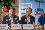 Traurige Gesichter bei den Titlisbahnen: Verwaltungsratspräsident Hans Wicki (links) und CEO Norbert Patt während der Medienkonferenz im Hotel Terrace in Engelberg. (Bild: Urs Flüeler/Keystone, Engelberg, 5. Juni 2019)