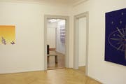Junge Kunst im Museum im Bellpark. Im Bild: Anspielungen auf die Popkultur (Jérôme Baccaglio, links) und All-Stickereien (Mitchell Anderson, rechts).