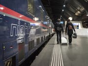 Ein Nightjet der Österreichischen Bundesbahnen im Bahnhof Zürich vor seiner Fahrt nach Hamburg. (Bild: Keystone/CHRISTIAN BEUTLER)