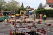 Die Baustelle auf der Verzweigung Guisan- und Holzstrasse. Derzeit werden Arbeiten an den Werkleitungen ausgeführt. (Bild: Reto Voneschen - 6. Juni 2019)