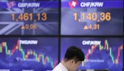 Ein Devisenhändler in Südkorea verlässt sich darauf, dass Währungspreise nicht abgesprochen sind. (Bild: Lee Jin-man/AP, Seoul, 30 April 2019)