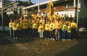 Früher und heute farbenfroh unterwegs: Am 23. Mai 1972 wurde die neue Fahne der Jungwacht eingeweiht. (Bild: PD)