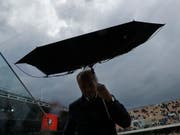 In Paris beendete das Wetter den Halbfinal-Tag vorzeitig (Bild: KEYSTONE/AP/PAVEL GOLOVKIN)