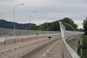Blick von der Fürstenlandbrücke stadtauswärts: Die Sicherheitsnetzte sind fertig angebracht. Da weitere Arbeiten geplant sind, ist die Brücke aber noch teilweise gesperrt. (Bild: Reto Voneschen)