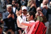 Federer hat gegen Nadal viel versucht, aber am Ende doch klar verloren (Bild: KEYSTONE/EPA/JULIEN DE ROSA)
