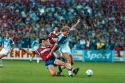 Peter Nadig hat gegen Servette zwar nicht getroffen, aber mit 15 Toren war er Luzerns Goalgetter in der Meistersaison. (Bild: Martin Rütschi/Keystone (Luzern, 10. Juni 1989))
